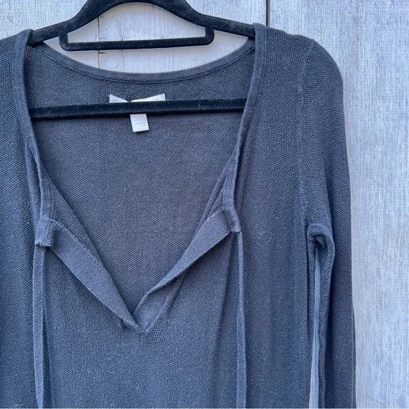 Old Navy black waffle knit fitted tie v-neck long sleeve 100% cotton t-shirt top - Picture 6 of 9